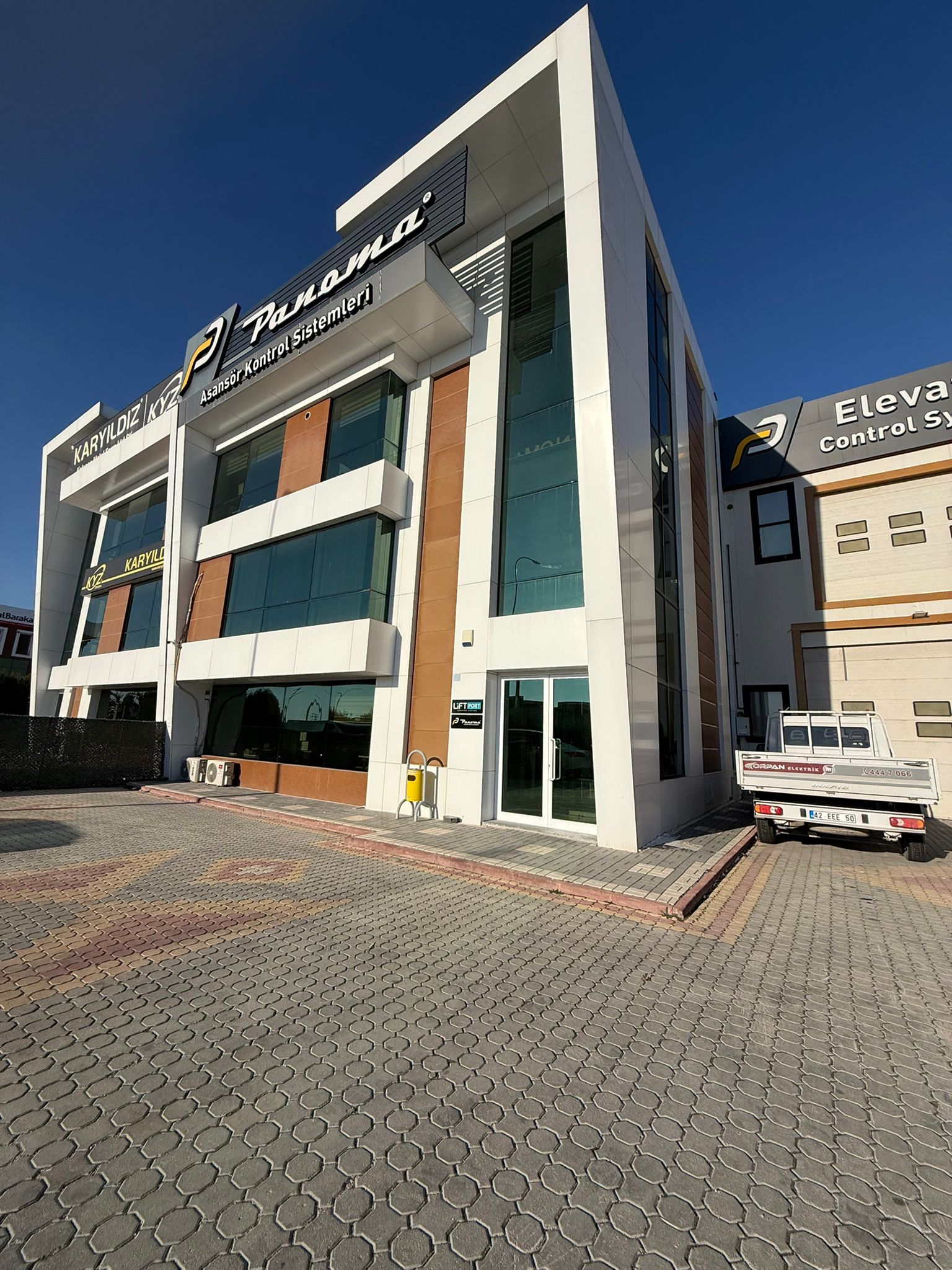 Kobisan Sanayi'de Panoma Asansör Kontrol Sistemleri İçin Detaylı Temizlik Hizmetimizi Tamamladık